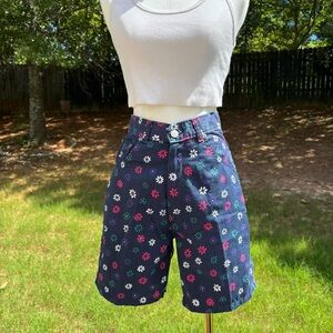 90s vintage Sostanza navy blue floral shorts 🌷
